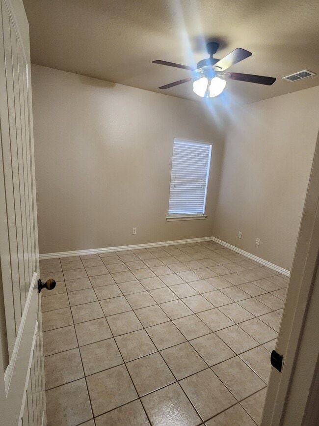 Building Photo - 437 Dunlap Ave