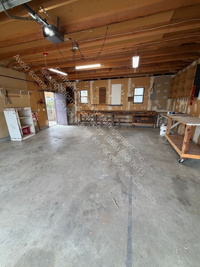 Building Photo - 2246 S Corona St