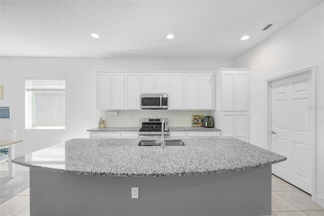 Building Photo - 5547 Del Coronado Dr