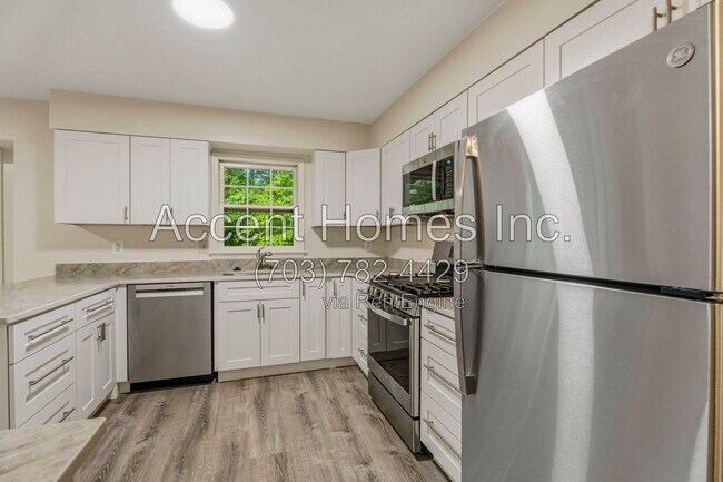 Building Photo - 7867 Painted Daisy Dr