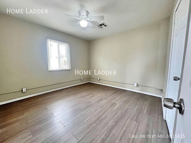 Building Photo - 927 S 35th Ave