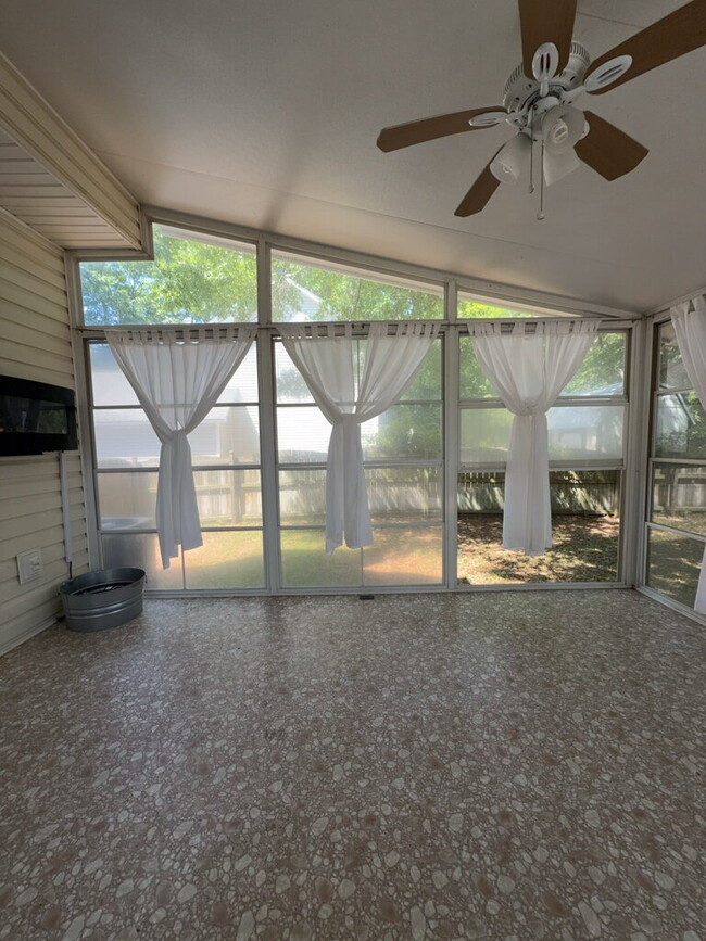Building Photo - 151 Bayshore Dr
