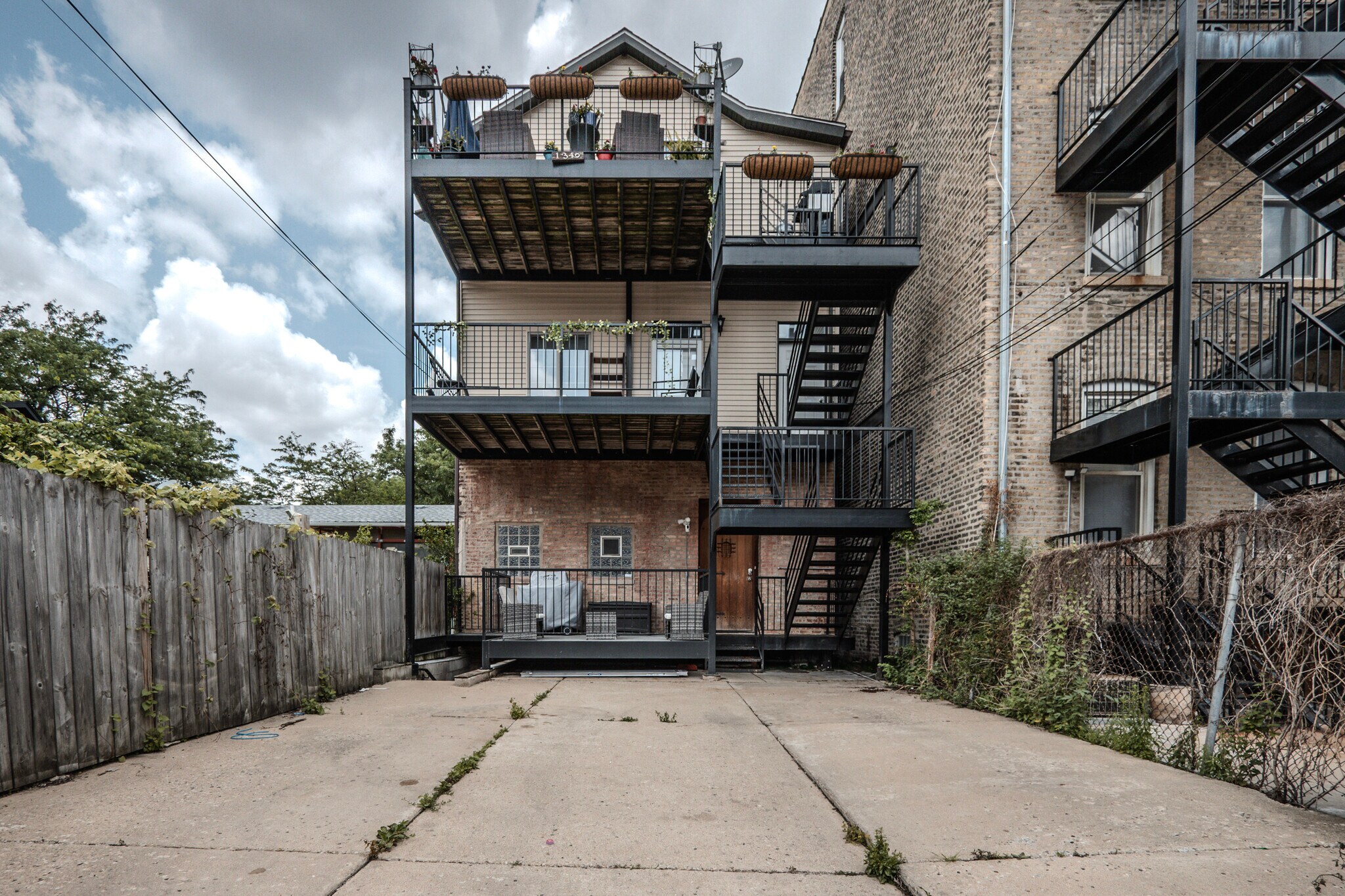 Building Photo - 1349 W Huron St
