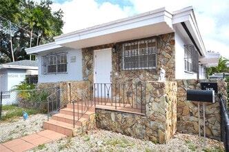 Building Photo - 2430 SW 16th St