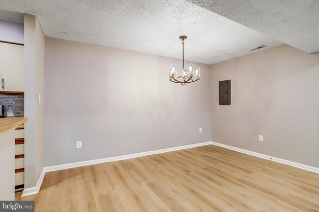 Building Photo - 1603 Carriage House Terrace