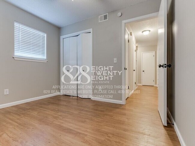 Building Photo - *AVAILABLE NOW!* Recently Updated 3 Bed/2 Bath Single Family Home Near Lake Overholser!