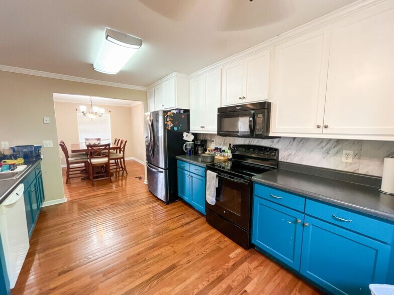 Building Photo - 6413 Edgmon Dr