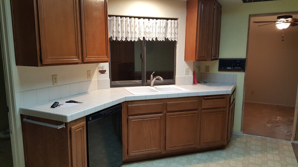 Building Photo - 853 Ensenada Dr