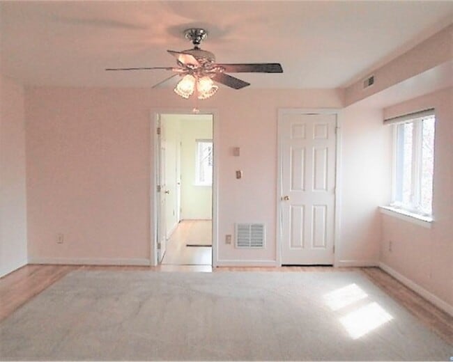 Building Photo - 3904 Eastview Ln