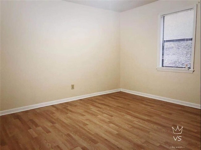 Building Photo - 271 E Wright St