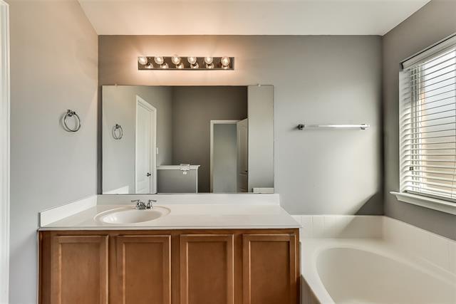 Building Photo - 8100 Tierra Del Sol Rd