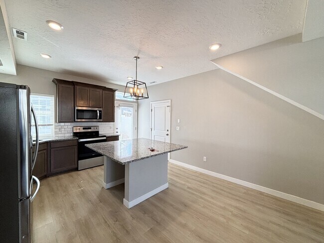 Building Photo - A - 153 E Brushy Canyon St - 1