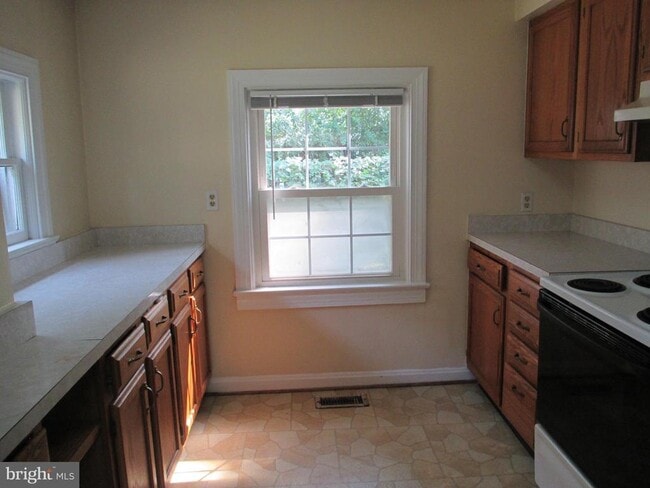 Building Photo - 6531 Windham Ave