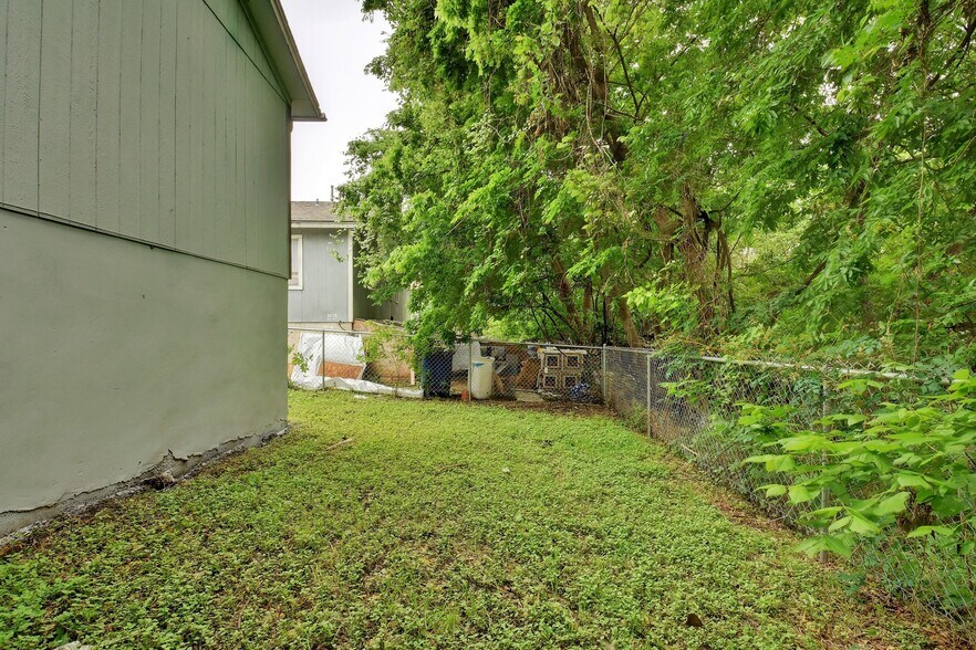 Building Photo - 5303 Spring Meadow Rd