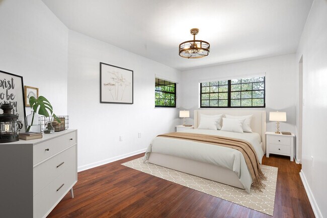 Building Photo - 927 N E St