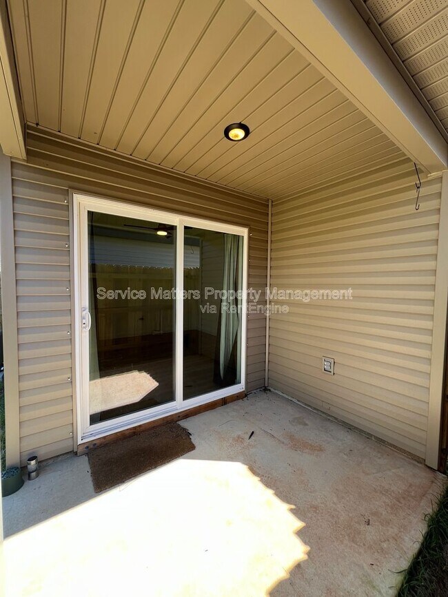 Building Photo - 3241 Damon Dr