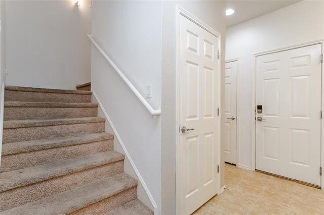 Building Photo - 2747 Hyde Park Dr