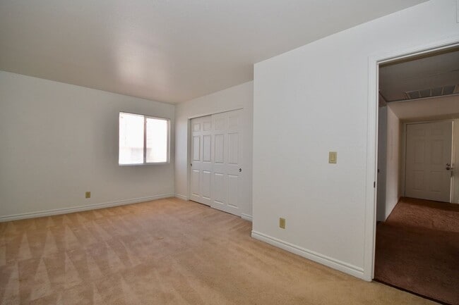 Building Photo - 5499 Indian River Dr