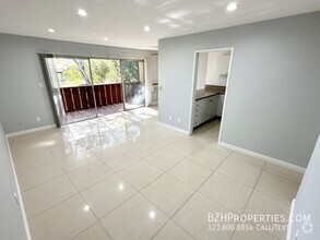 Building Photo - Newly Updated 1Bedroom 1Bathroom In Prime ...