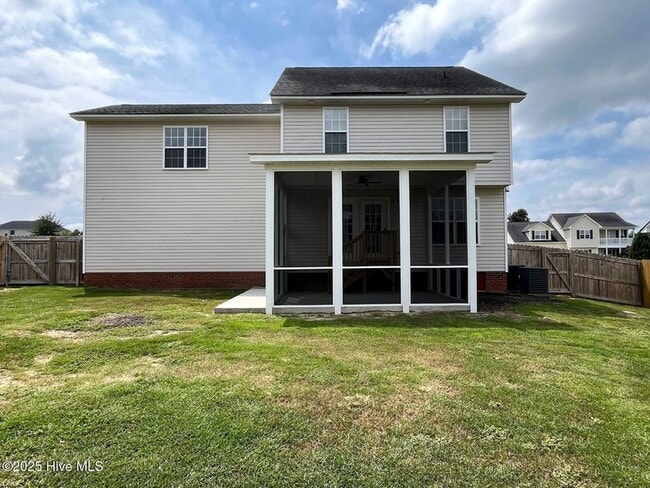 Building Photo - 1508 Thoroughbred Trail