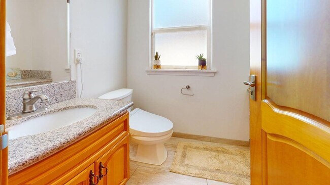Building Photo - 4 Bedroom 2.5 Bath, 2 Car garage, Solar pa...
