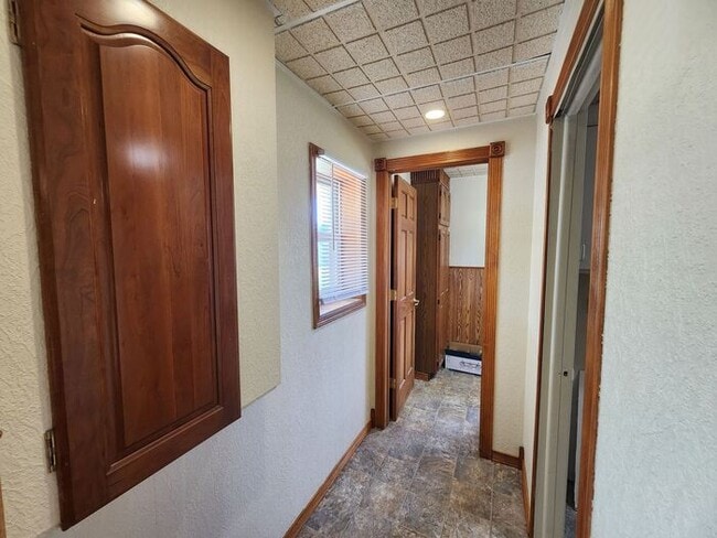 Building Photo - Charming 2-Bedroom Home On Terre Hautes North Side Near Terre Town School