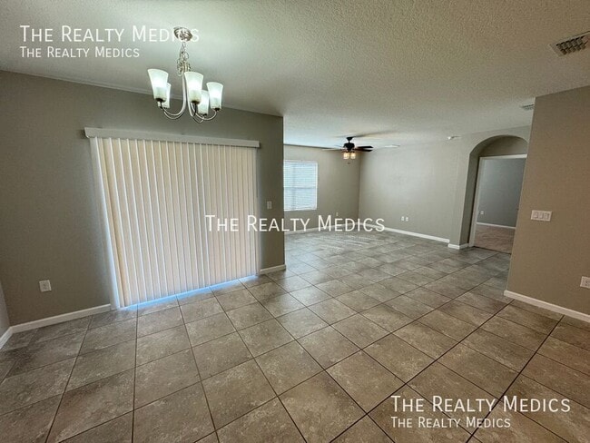 Building Photo - 1028 Salina St SE