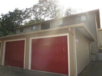 Building Photo - Downstairs Two Bedroom Apartment with Garage