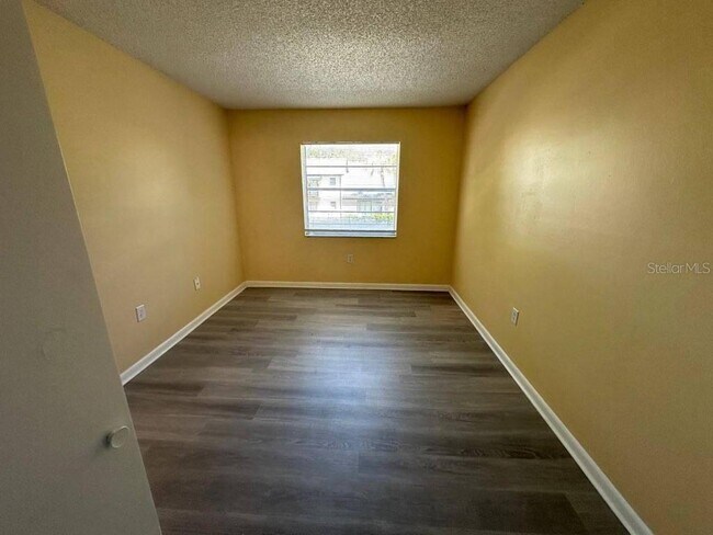 Building Photo - 2553 N Alafaya Trail