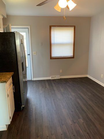 Building Photo - 4836 N Green Bay Rd