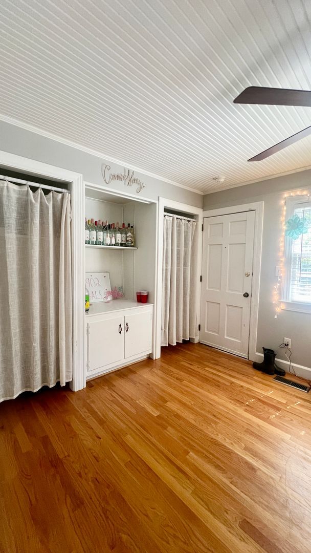 Building Photo - Beautiful 3-4 Bedroom 2 Bathroom home in t...