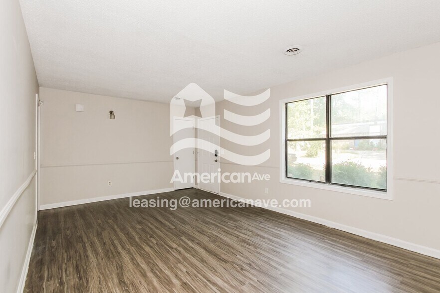 Building Photo - 105 Fallsbury Rd