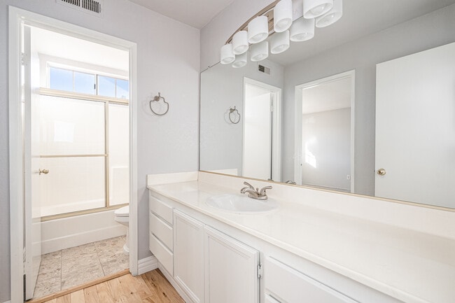 Building Photo - 9244 Calle De Vista Oeste