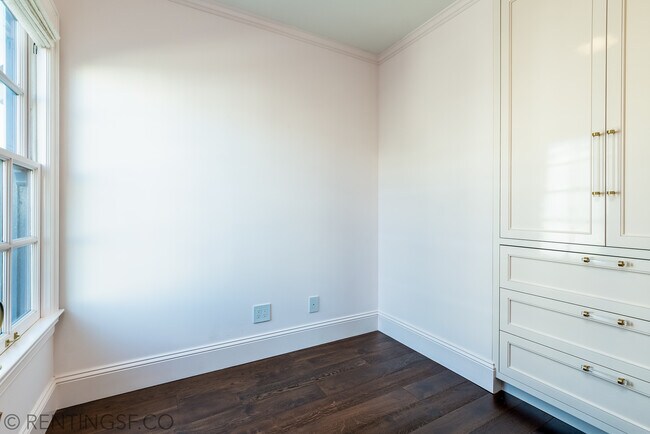 Building Photo - 2209 Steiner St