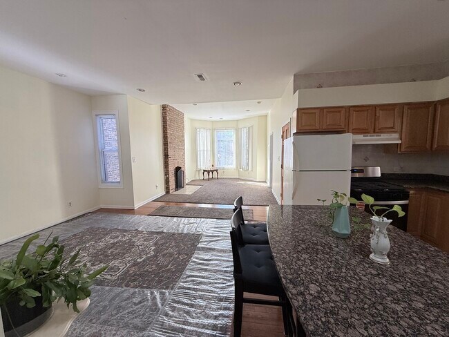 Building Photo - 3643 S Hamilton Ave