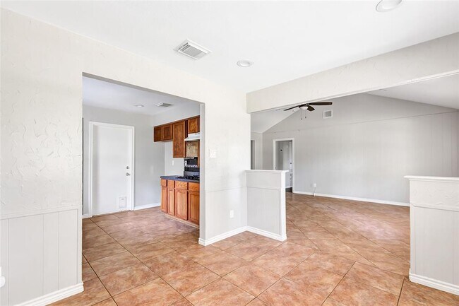 Building Photo - 2414 Chanay Ln