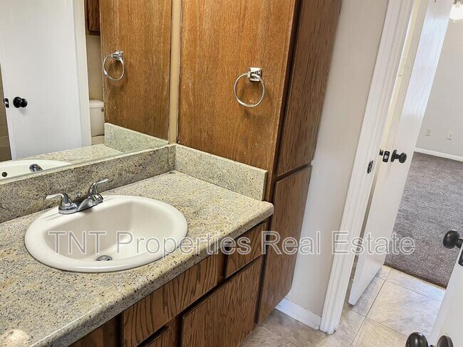 Building Photo - 1811 Woodsman Dr