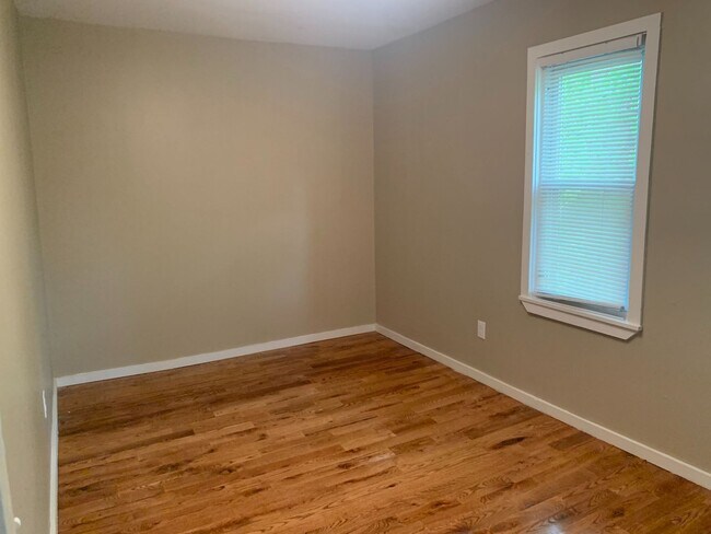 Building Photo - Gorgeous 3BR, Single Family Home IN EAST ROCK! PARKING! LAUNDRY!