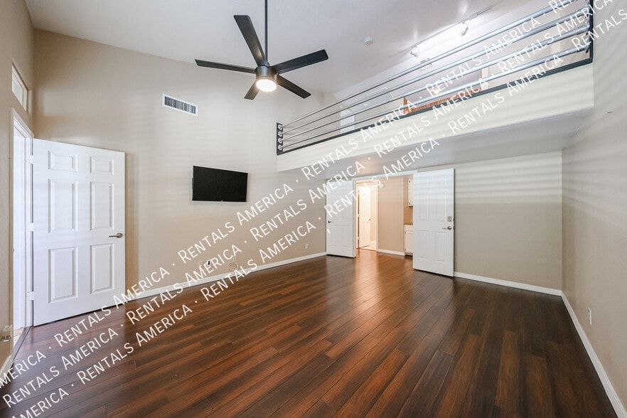 Building Photo - 6126 E Juniper Ave