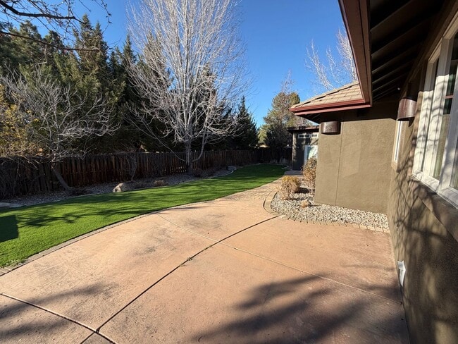 Building Photo - 1199 Manzanita Ln