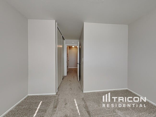 Building Photo - 2239 Fremont Ct