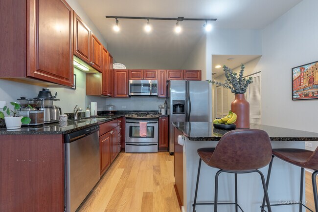 Building Photo - 901 W Madison St
