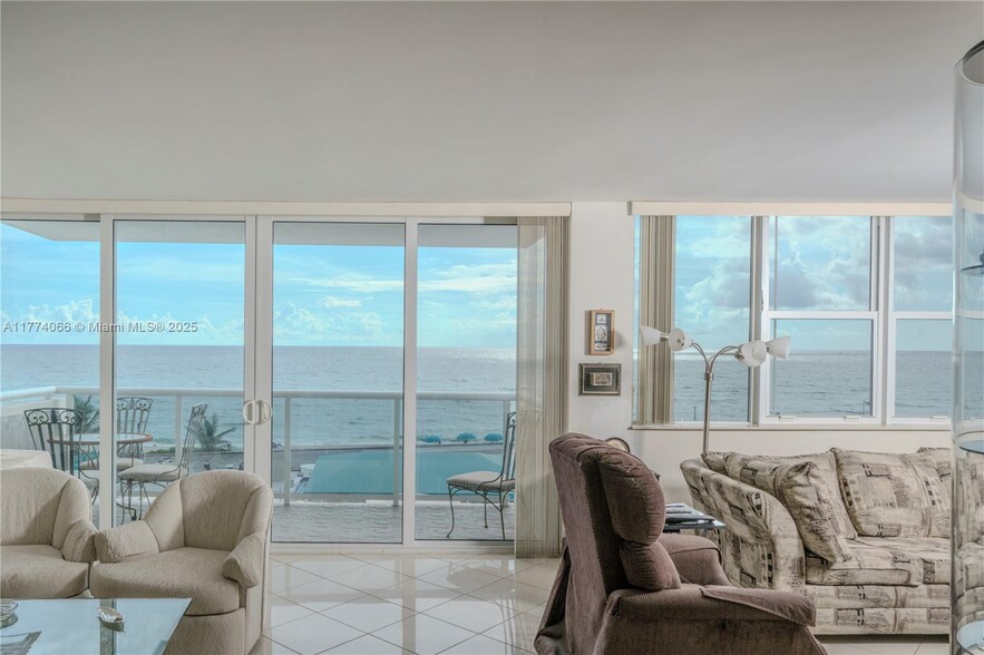 Primary Photo - 3140 S Ocean Dr