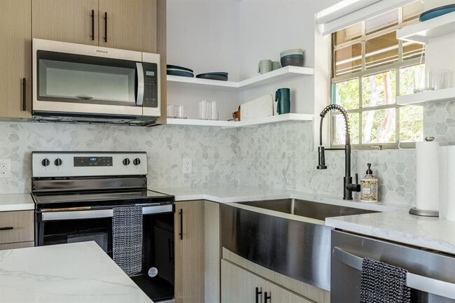 Building Photo - 2405 Trafalgar Dr