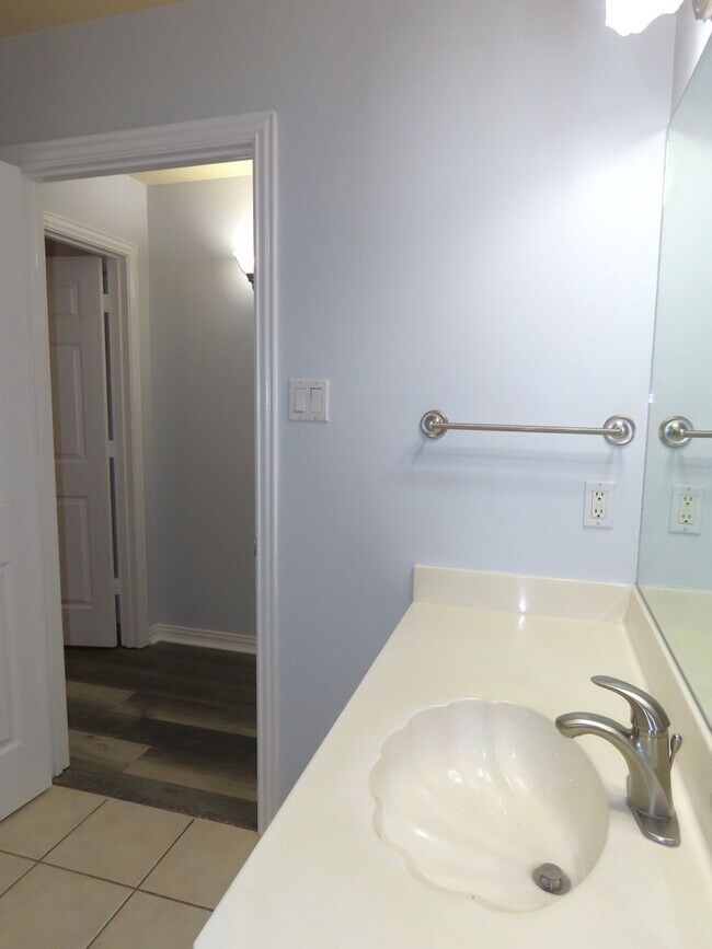 Building Photo - South Tyler, Stunning 4 Bedroom. 3.5 Downs...