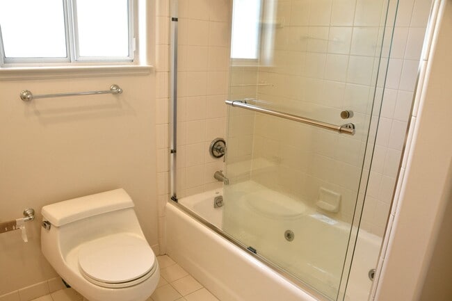 Building Photo - Remodeled 4BR/3BA Home Near Glen Park BART