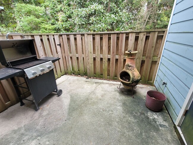 Building Photo - Furnished 3 BR, 3 BH Townhouse in Wilmington!