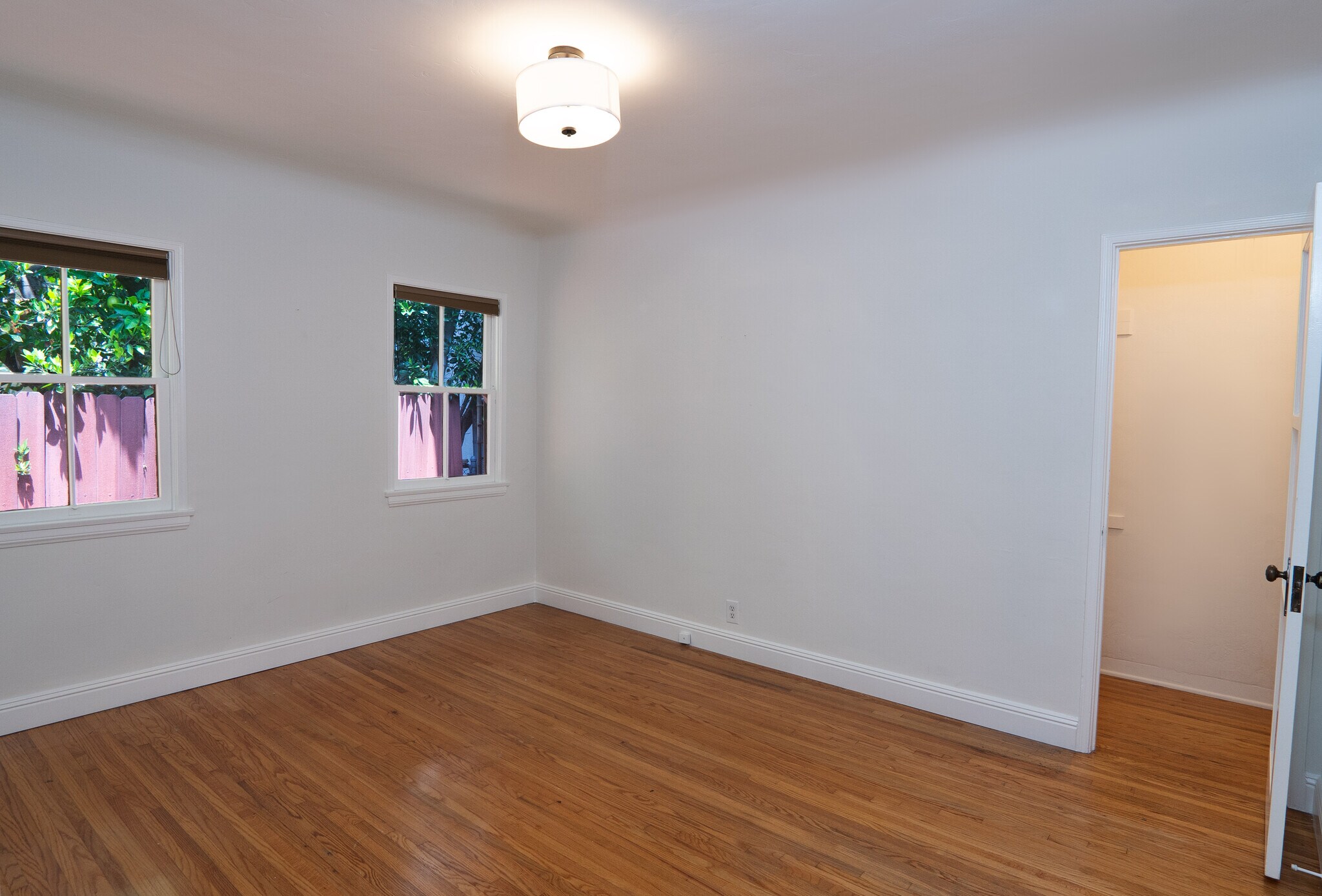 Building Photo - 638 N Gardner St