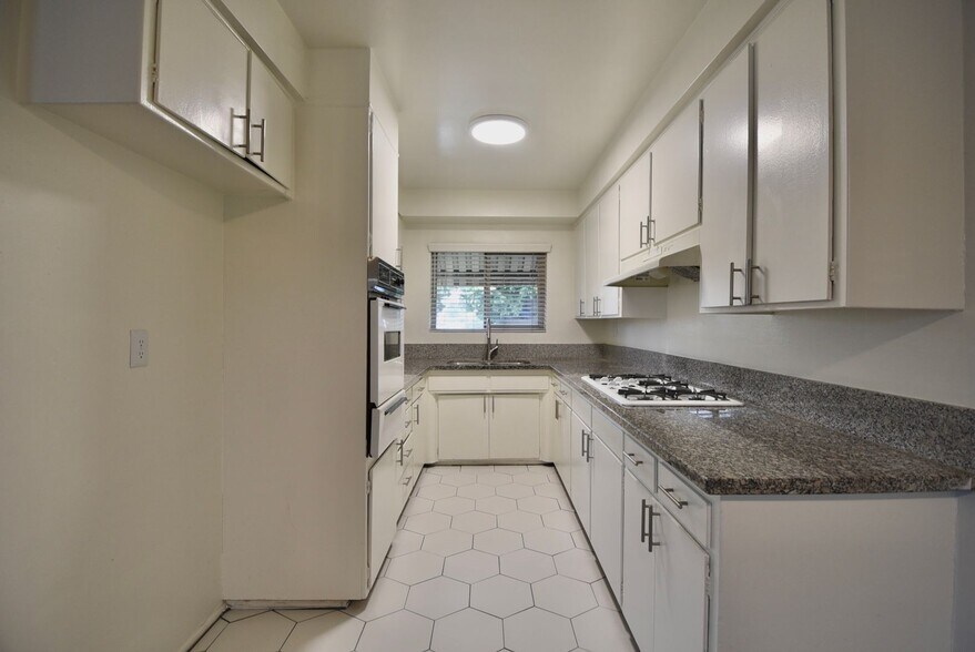 Building Photo - 5455 Bellingham Ave