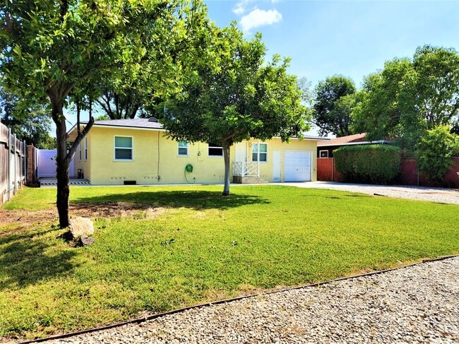 Building Photo - Beautiful 2Bd, 1Ba Riverside Home in Great...